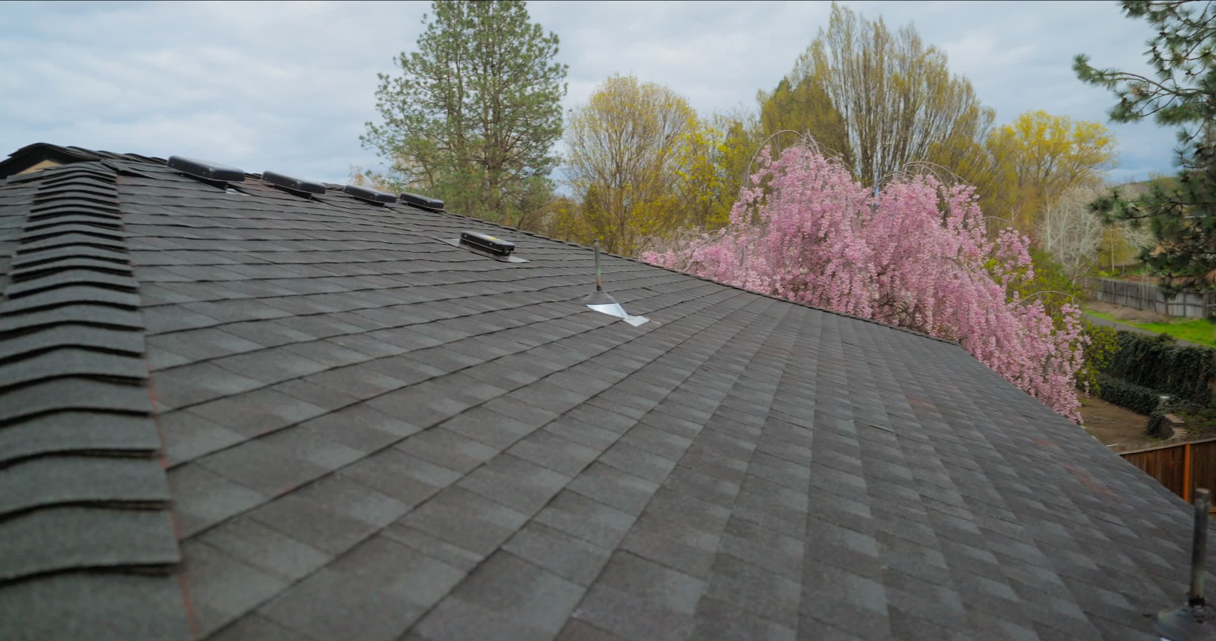 Architectural shingle roof installed by Brio Exteriors in the Spokane area